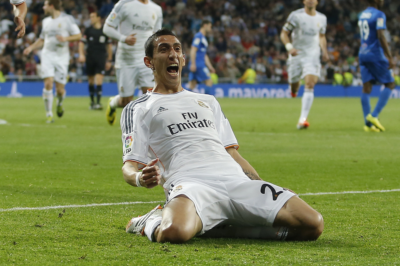 包含葡超倒计时，深圳男篮今夜单刀错失，细节引发关注，质疑声仍在，更衣室氛围转暖的词条