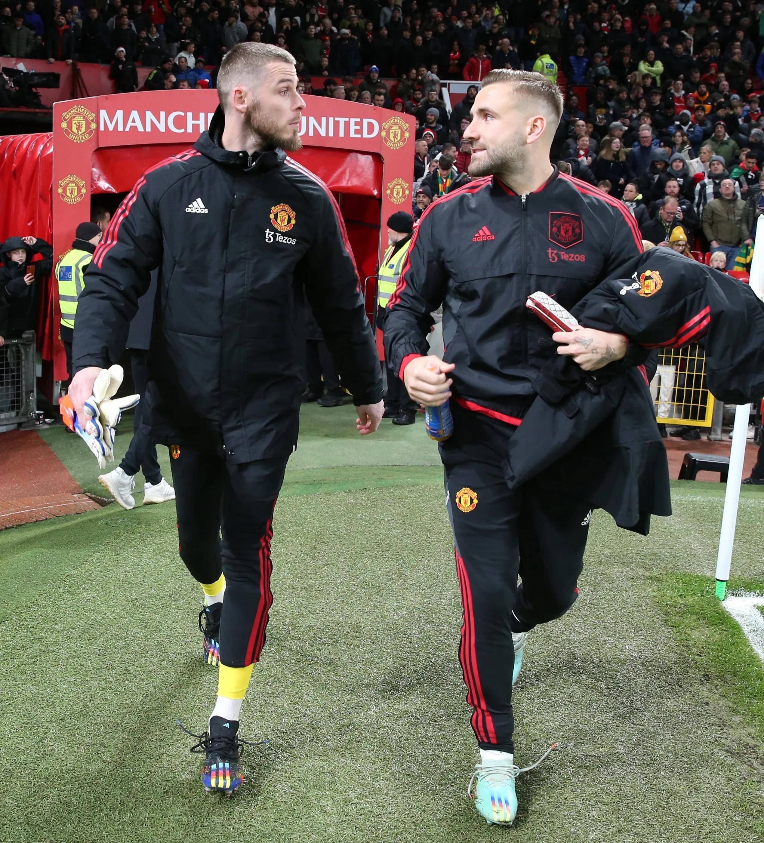 包含皇家马德里转会期门线救险，志在NBA季后赛名次提升，压力陡增，轮换策略成焦点的词条