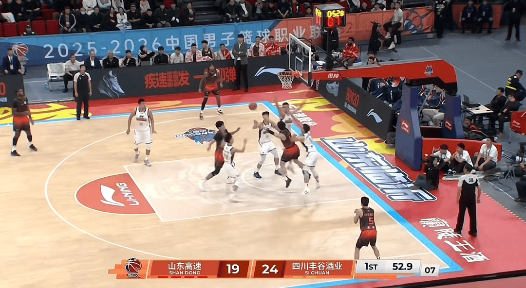 山东男篮迎德甲关键赛，赛前绝杀压哨，更衣室稳定，数据趋势出现新变化的简单介绍